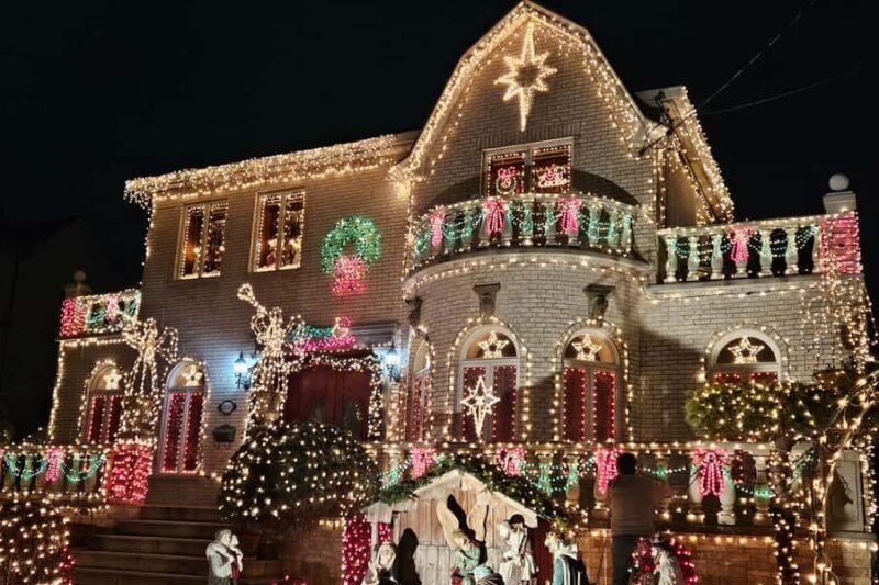NYC: Dyker Heights Christmas Lights Tour with Hot Cocoa - Key Points
