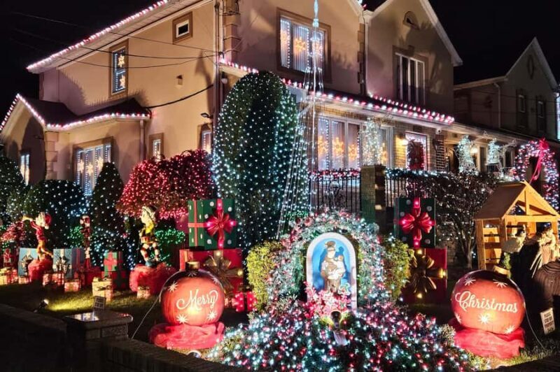 NYC: Dyker Heights Holiday Lights Tour with Cocoa & Cookie - FAQs