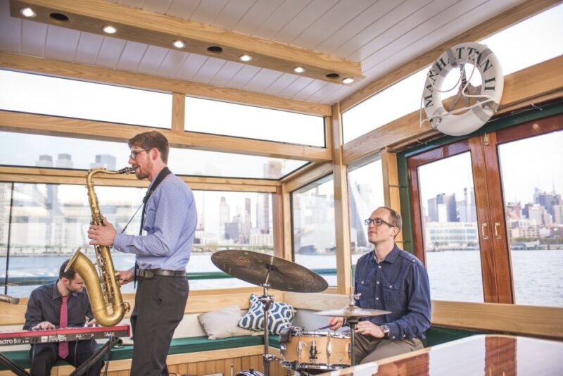 NYC: Evening Jazz Cruise on the Yacht Manhattan - Food and Drinks