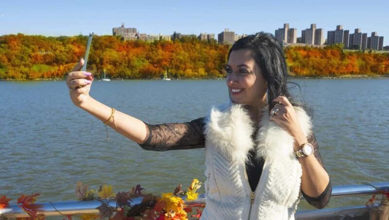NYC: Fall Foliage Cruise with Live Guide - Key Points