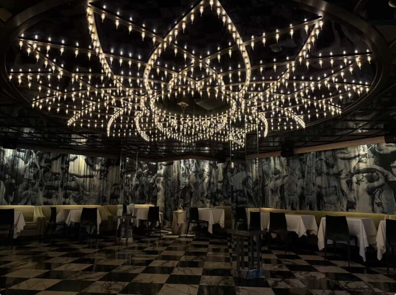 NYC: Five Star Dining. All-Star Dueling Pianos. - Introduction: A Night of Fine Food and Live Music in the City That Never Sleeps