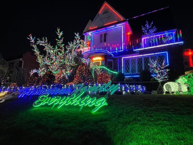 NYC | French guided tour of Christmas in Brooklyn - A Festive Journey Through Brooklyn’s Christmas Magic: A Detailed Review