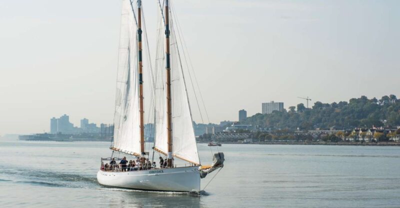 NYC: Hudson River Fall Foliage Sailing Trip - An Authentic Fall Experience on the Water