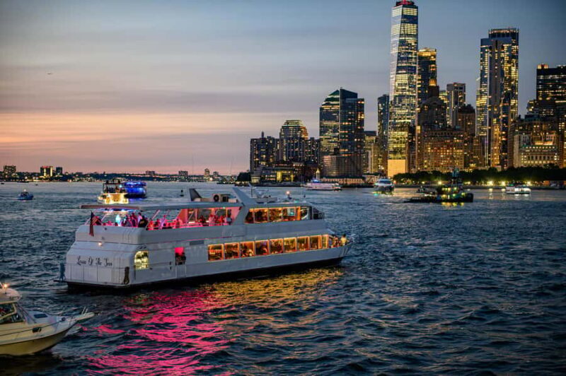 NYC: July 4th Fireworks Cruise with 5-Course Meal + Open bar - Key Points