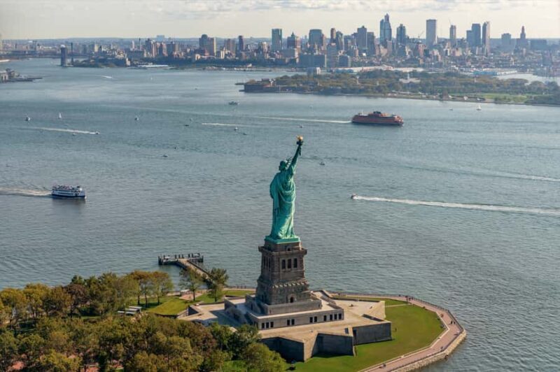 NYC: Manhattan Sightseeing Helicopter Tour - The Pros and Cons