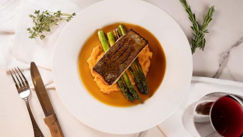 NYC: Manhattan Skyline Dining Cruise - Key Points