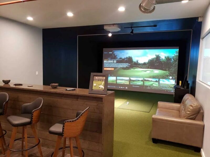 NYC Midtown: VR Golf Experience with Pizza and Beer - A Detailed Look at the VR Golf Experience in Midtown