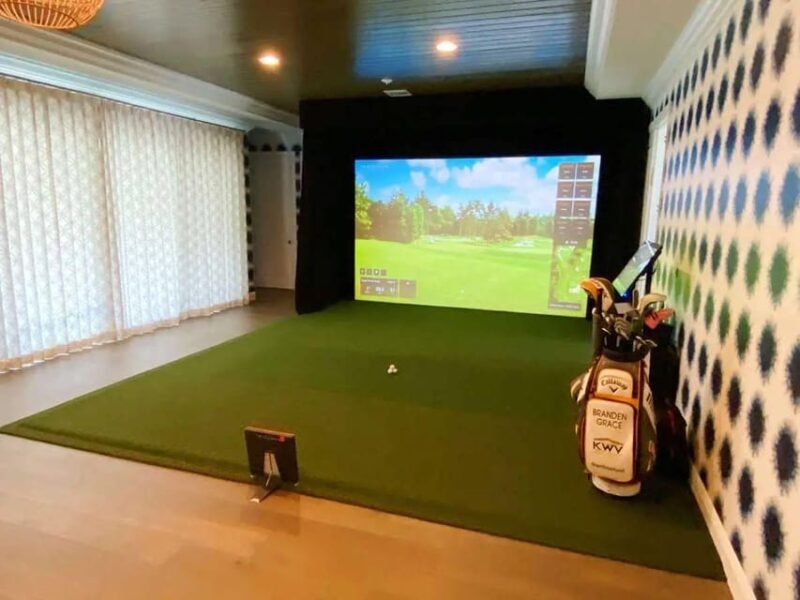 NYC Midtown: VR Golf Experience with Pizza and Beer - Who Will Benefit Most?