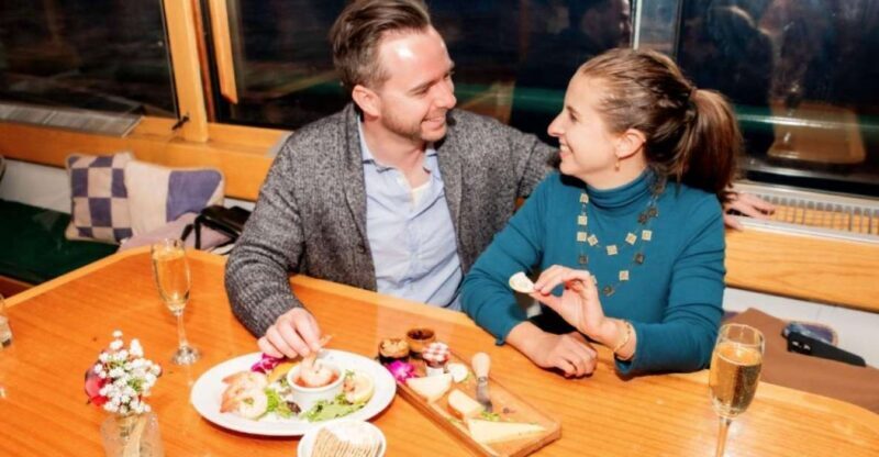 NYC: Night Holiday Lights and Cocoa Cruise - A Detailed Look at the Experience