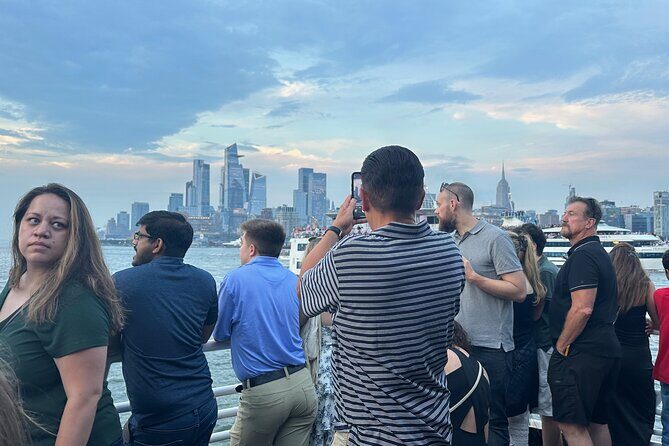 NYC Party Cruise with Light Narration - Key Points