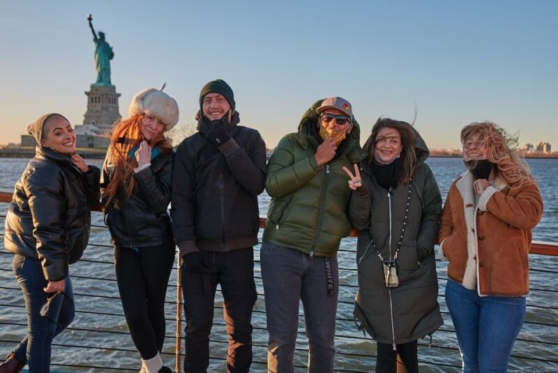 NYC: Romantic Valentine's Day Champagne Cruise - An Introduction to the Experience