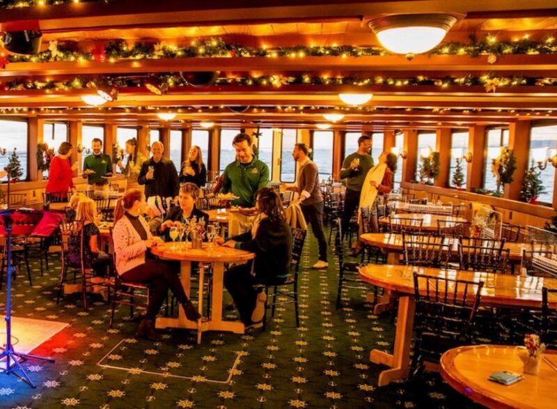 NYC: Sightseeing Holiday Cruise with Drink - Practical Tips for Your Tour