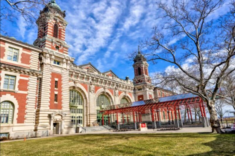 NYC: Statue of Liberty and Ellis Island Guided Tour - Key Points