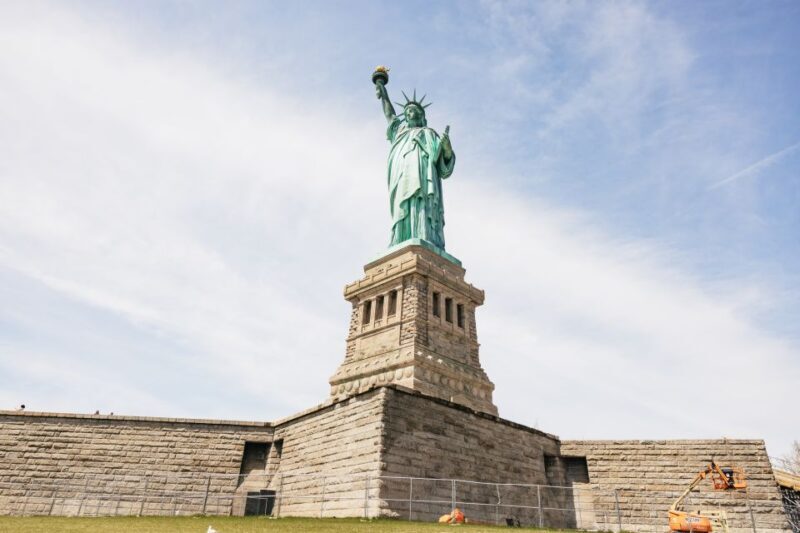 NYC: Wall Street Tour with 9/11 Memorial and Statue Ferry - FAQ