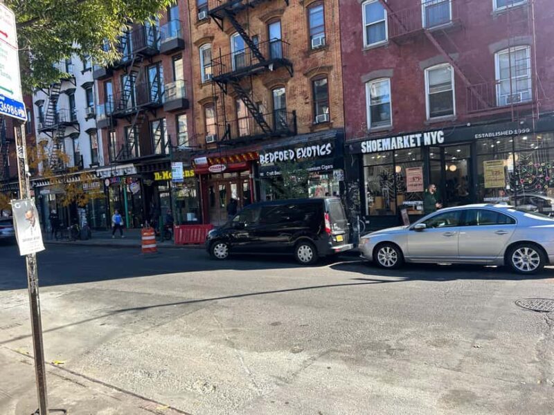 NYC: Williamsburg History, Hasids, and Hipsters Walking Tour - Key Points