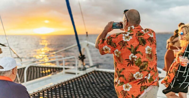 Oahu: Diamond Head Cruise with Drinks & Appetizers - Key Points
