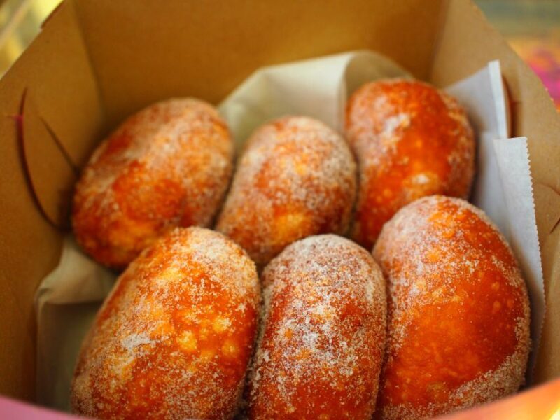 Oahu: Diamond Head Sunrise Hike with Acai Bowl and Malasada - Key Points