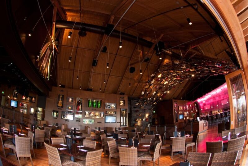 Oahu: Hard Rock Cafe Honolulu - Key Points