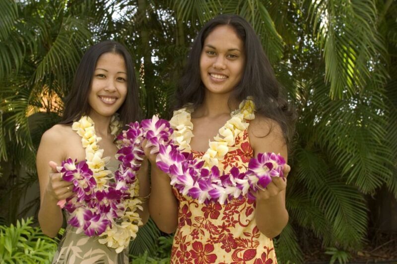 Oahu: Honolulu Airport (HNL) Honeymoon Lei Greeting - What Is the Honolulu Airport Lei Greeting?