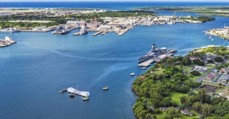 Oahu: Pearl Harbor Battleship & Helicopter Tour - Exploring the Day in Detail