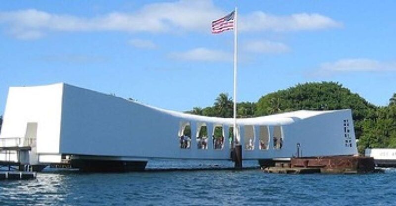 Oahu: Pearl Harbor Heroes Deluxe Experience - Key Points
