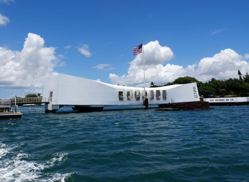 Oahu: Pearl Harbor, USS Arizona, Might Mo, & Honolulu Tour - A Deep Dive into the Experience