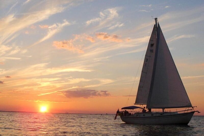 Oahu: Sunset Cruise of West Oahu with Drinks and Appetizers - FAQs
