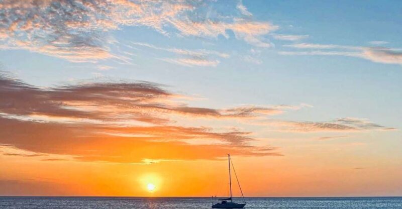 Oahu: Sunset sailing in small intimate groups - An In-Depth Look at the Sunset Sailing Experience in Oahu