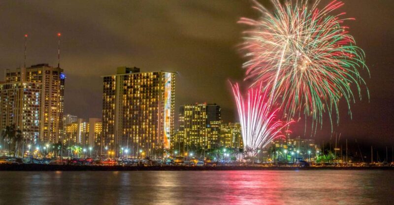 Oahu: Waikiki BYOB Friday Night Fireworks Cruise - An Inside Look at the Waikiki BYOB Fireworks Cruise