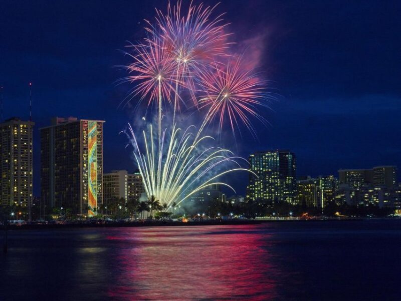 Oahu: Waikiki Fireworks Boat Cruise from Oahu - A Closer Look at the Waikiki Fireworks Boat Cruise