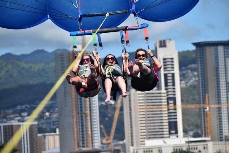 Oahu: Waikiki Parasailing - The Safety and Equipment