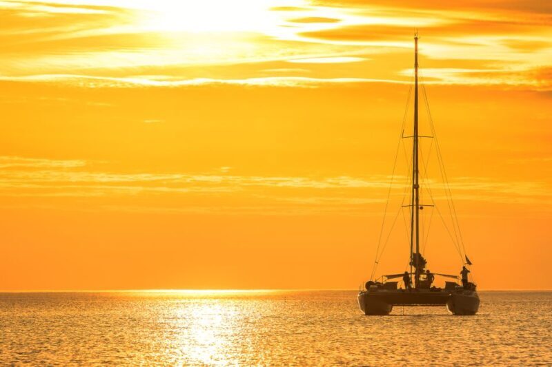 Oahu: West Oahu Sunset Cruise with Cocktails and Appetizers - The Experience at a Glance