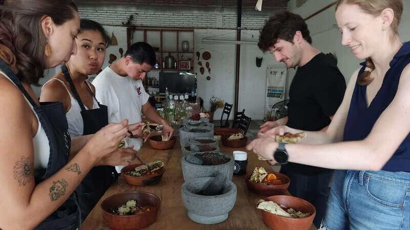 Oaxaca: Oaxacan Mole Workshop with a Traditional Cook - Key Points