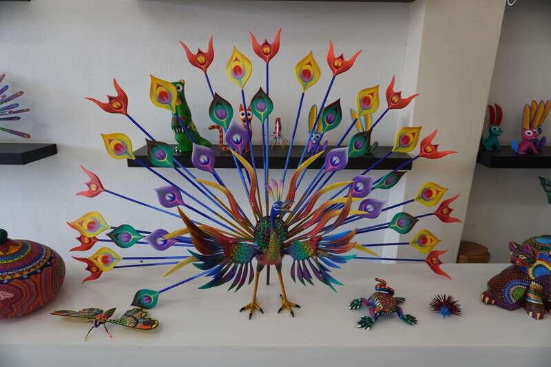 Oaxaca: Raíces Oaxaqueñas (Monte Alban) - Artisanal Crafts: Alebrijes and Black Clay Pottery