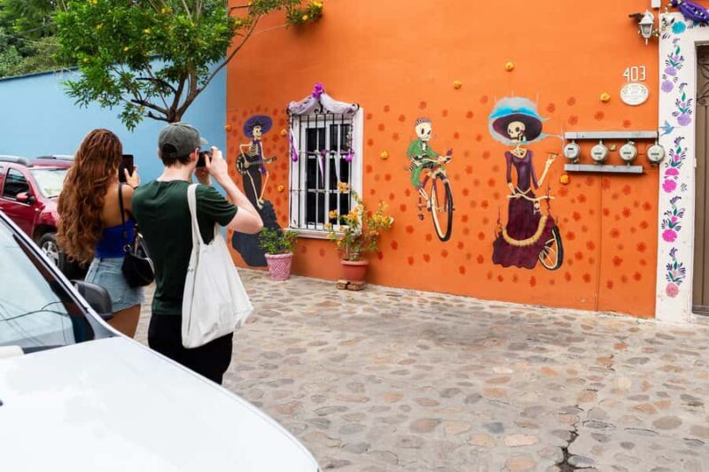 Oaxaca: The Art of Death walking tour - Exploring the Jalatlaco Neighborhood: A Guided Walk into Artistic Traditions