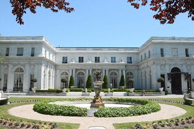 Ocean Drive Historic District: A Newport Self-Guided Driving Tour - Diving into the Experience