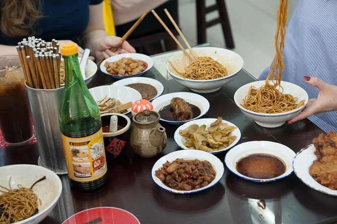 Off-beaten Route: Shanghai Old Town Discovery&Street Food Tasting - Discovering Shanghai’s Old Town: What to Expect