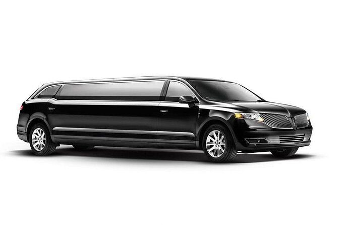 OHare-Midway to Downtown Chicago: Stretch Limousine - Why Choose This Service?