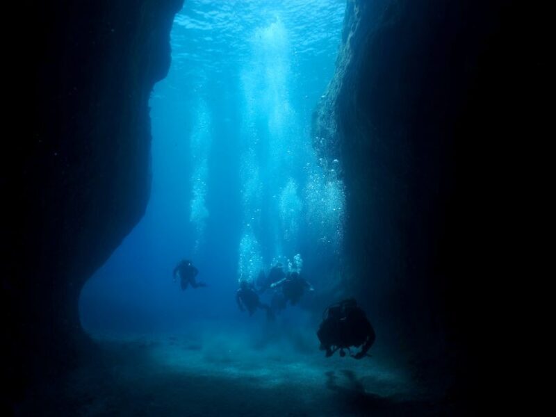 Oia: 2 Guided Scuba Dives off Santorini for Certified Divers - What Makes This Tour Worth Considering?