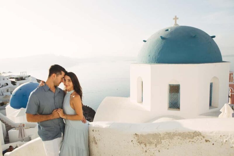 Oia: 30' photo session for couples or solo travelers - Key Points