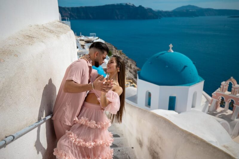 Oia: Couple photoshoot with 30 edited Photos - Why Choose This Photoshoot in Oia?