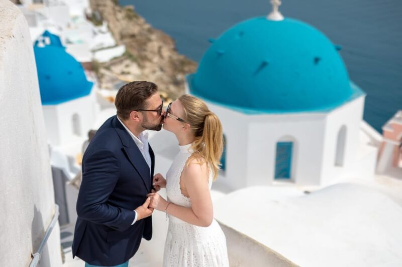 Oia: Couple photoshoot with 30 edited Photos - The Sum Up