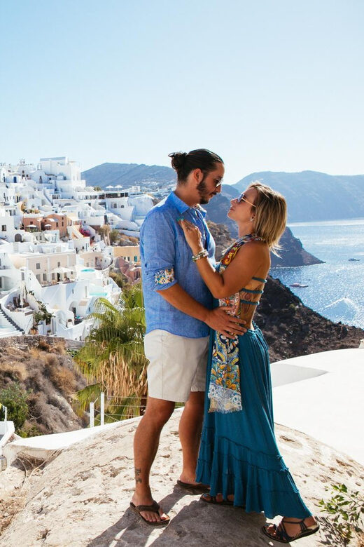 Oia: Professional Photoshoot with a Local Photographer - FAQ