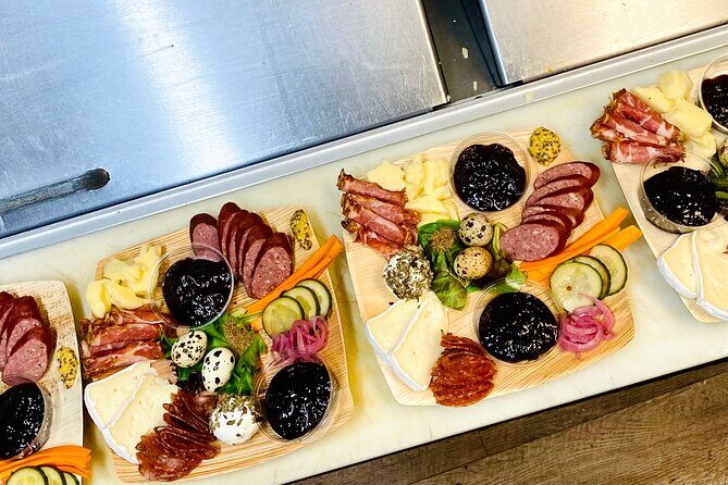 Okanagan Bee Tour and Lunch at Winery in Kelowna - FAQ