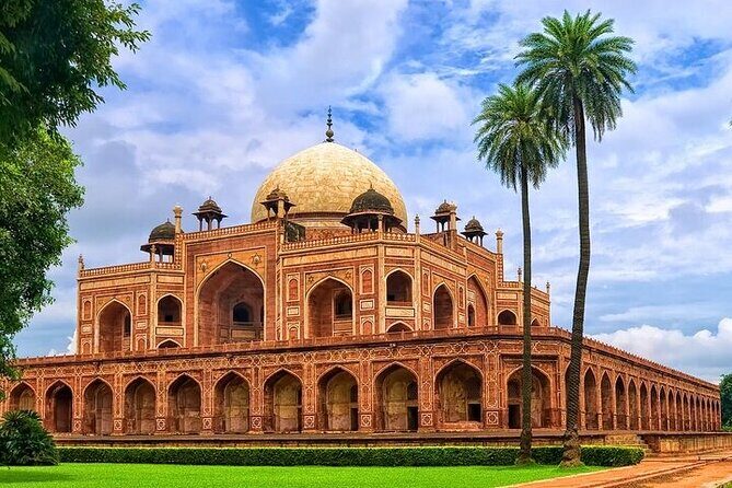 Old And New Delhi Private Luxury Day Tour By Car - Exploring Delhi in Style: A Detailed Look at the Itinerary