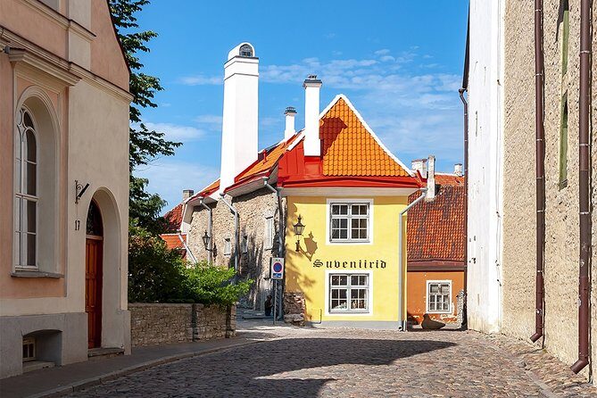 Old and Nowaday Tallinn Driving and Little Walking Private Tour - Why Choose This Tallinn Tour?