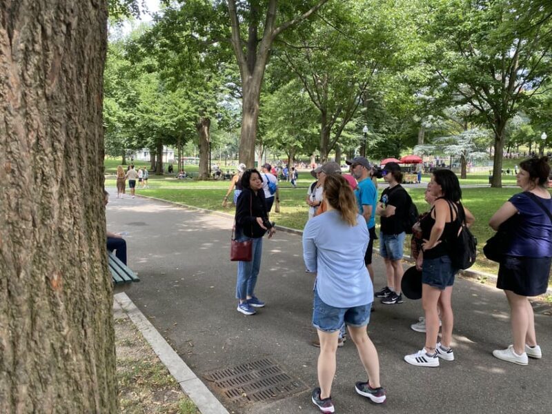 Old Boston: Beacon Hill & Back Bay Walking Tour in French - Key Points