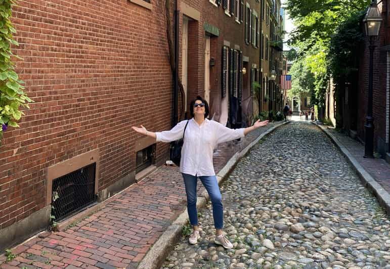 Old Boston: Beacon Hill & Back Bay Walking Tour in French - Cultural Landmarks and Final Highlights