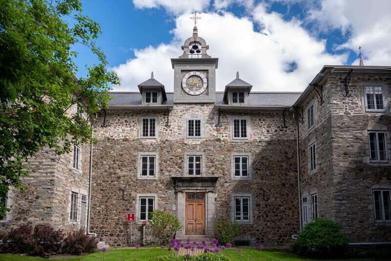 Old Montreal Private Walking Tour with Cruise Tickets - Practical Tips for Travelers