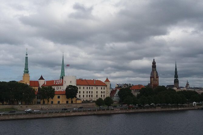 Old Riga Walking Tour / Riga Altstadt Spaziergang - The Practical Side: Price, Duration, and Value